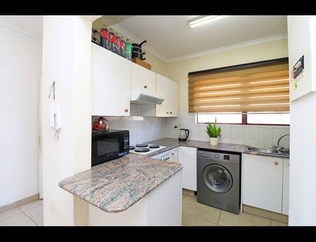 1 BEDROOM APARTMENT FOR SALE IN OAKLANDS